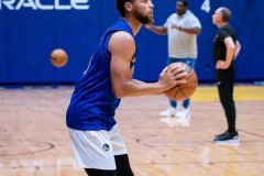 老将疲态显现：关键时刻贡献力下滑，球队如何应对体能挑战与战术调整